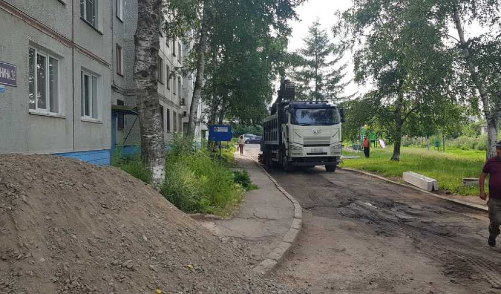 Проводятся работы по проекту "Тротуар у нас во дворе" ТОС "Ленина, 24, 26"