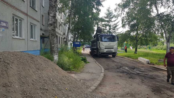 Проводятся работы по проекту "Тротуар у нас во дворе" ТОС "Ленина, 24, 26"