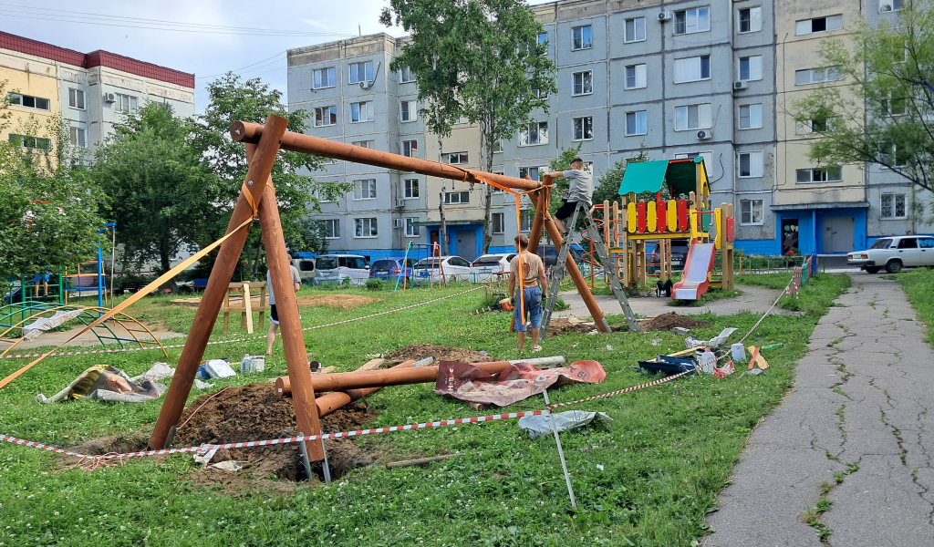 Реализуется проект "Детям на радость" ТОС "Уютный двор"
