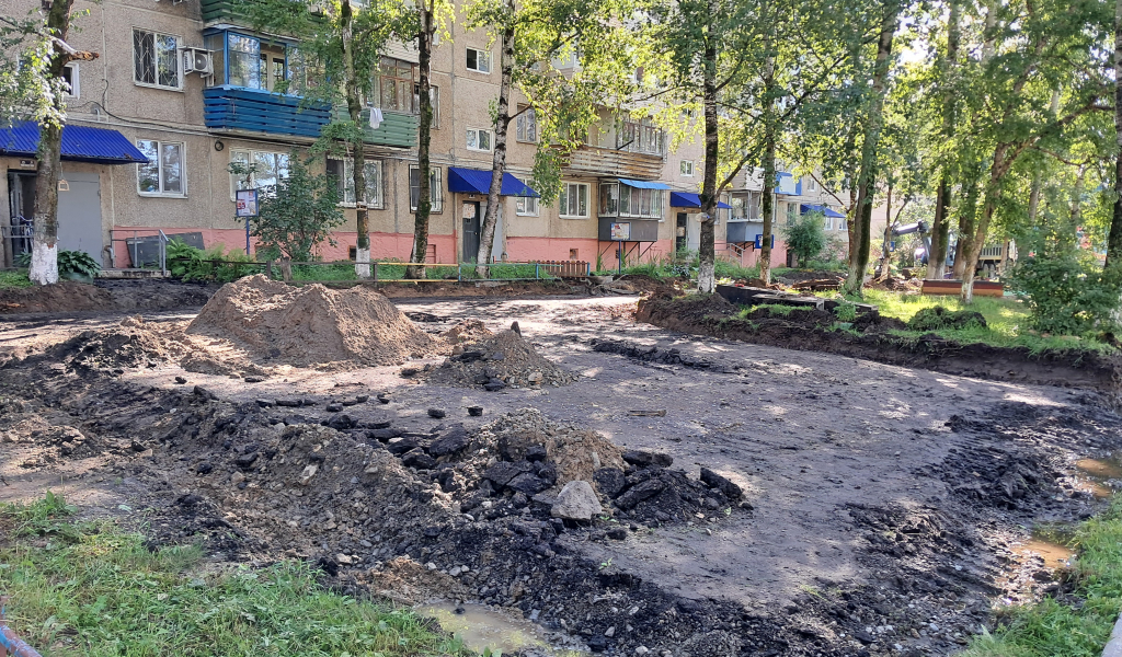 Реализуется проект "Благоустройство придомовой территории" ТОС "Ленина, 12"