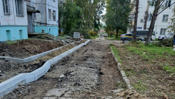 Реализуется проект "Благоустройство придомовой территории" ТОС "Перспектива"