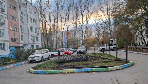 Реализуется проект "Безопасная детская площадка (ограждение)" ТОС "Пятнашка 27.ру"