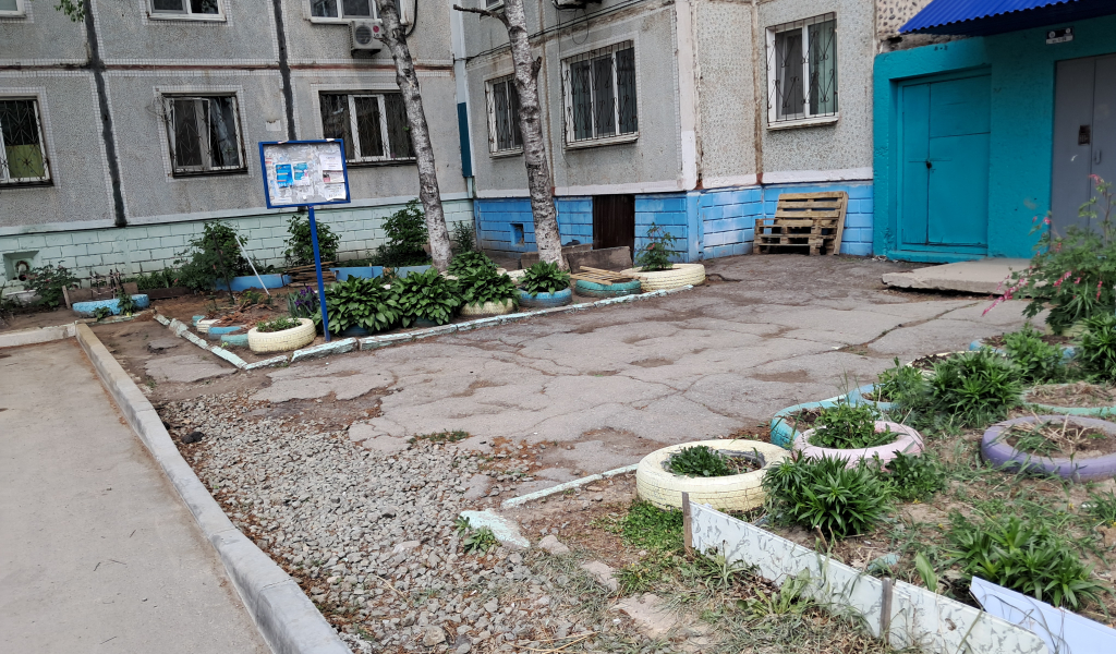 Продолжается реализация проекта "Ремонт тротуарной дорожки"