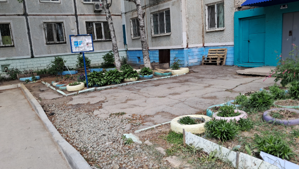 Продолжается реализация проекта "Ремонт тротуарной дорожки"